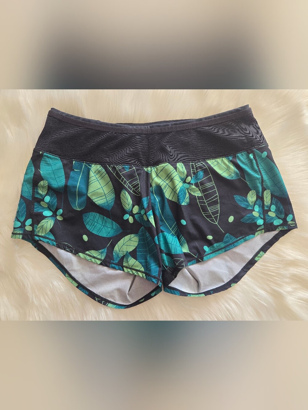 Oiselle Women's Roga Shorts, size 6.
